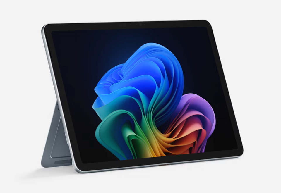 Microsoft Surface Pro 12-inch вид спереди слева