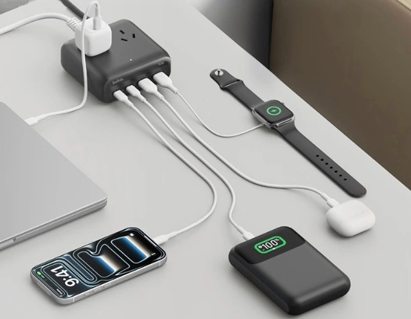 Настольная зарядная станция Belkin в черном цвете