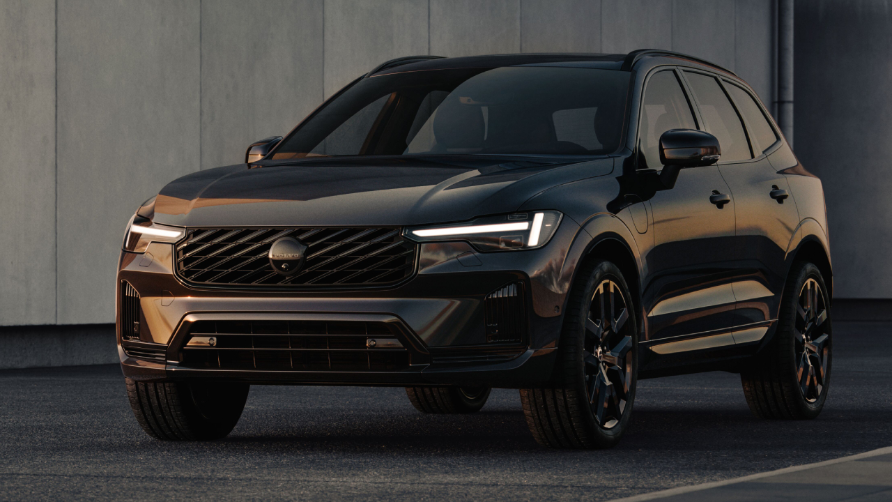 Вид спереду оновленого Volvo XC60 Black Edition