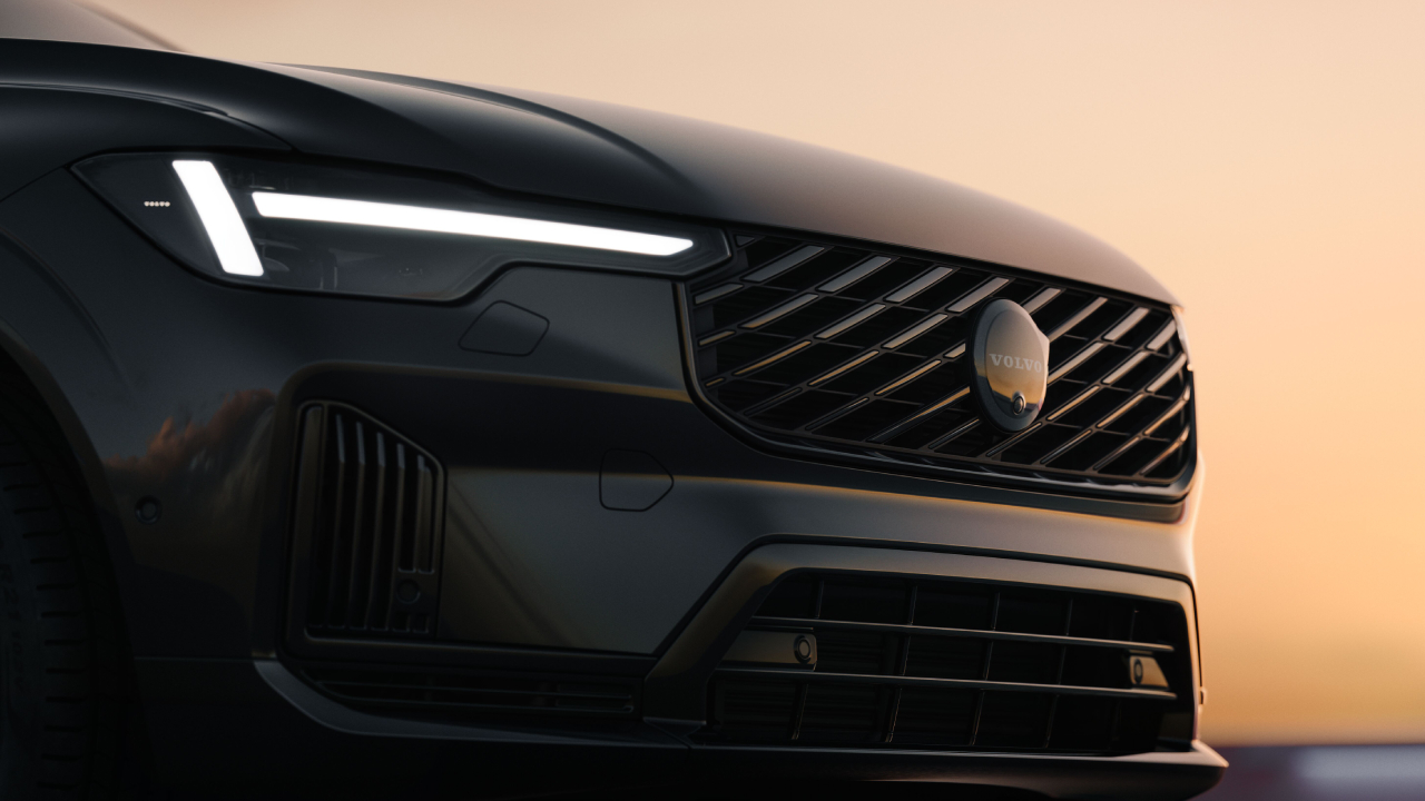 Передні фари оновленого Volvo XC60 Black Edition