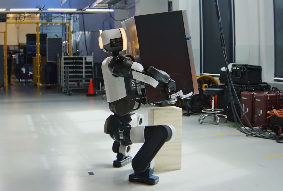 Atlas в Boston Dynamics демонструє навички перенесення вантажів
