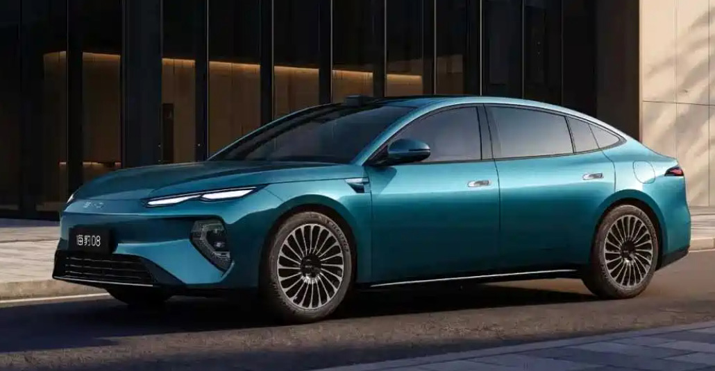 BYD Seal 08 вид зі сторони