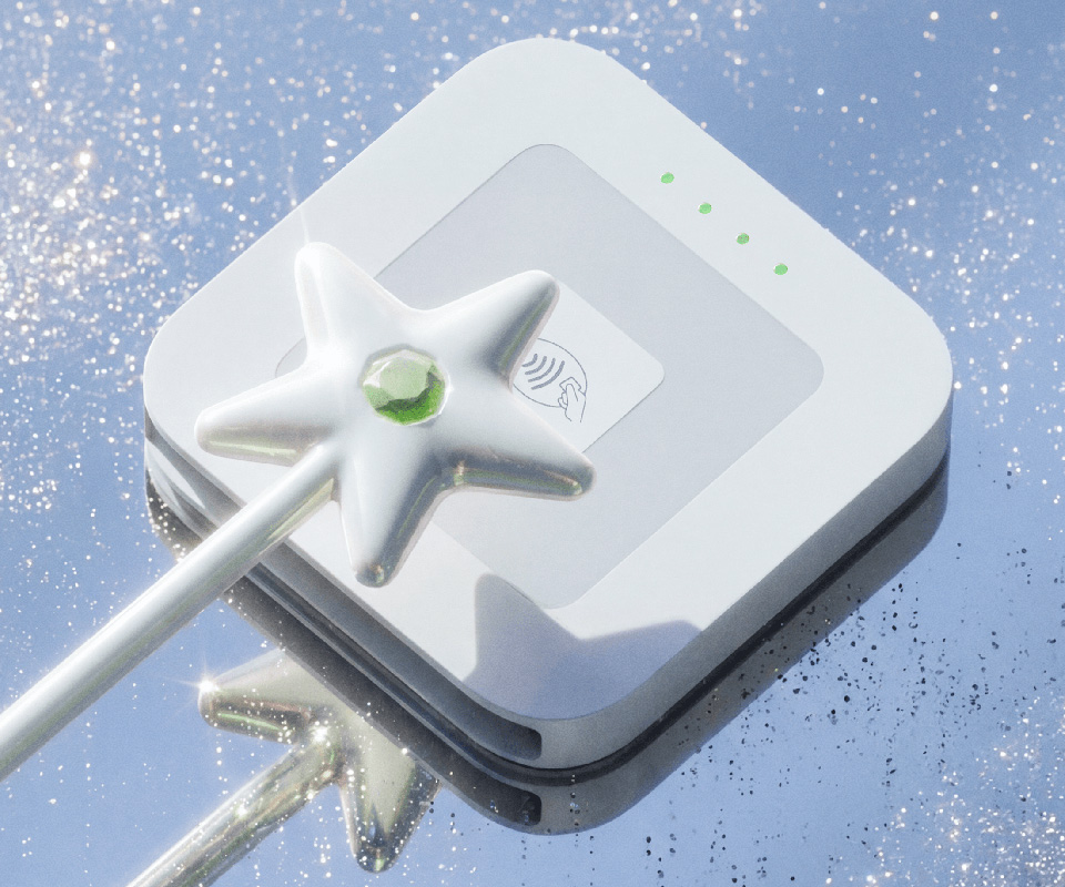 Payer d'un simple geste avec l'accessoire. Illustration : Cash App