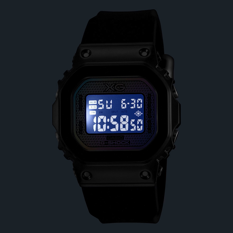 Годинник Casio GM-S5600XG-1 демонструють райдужне скло
