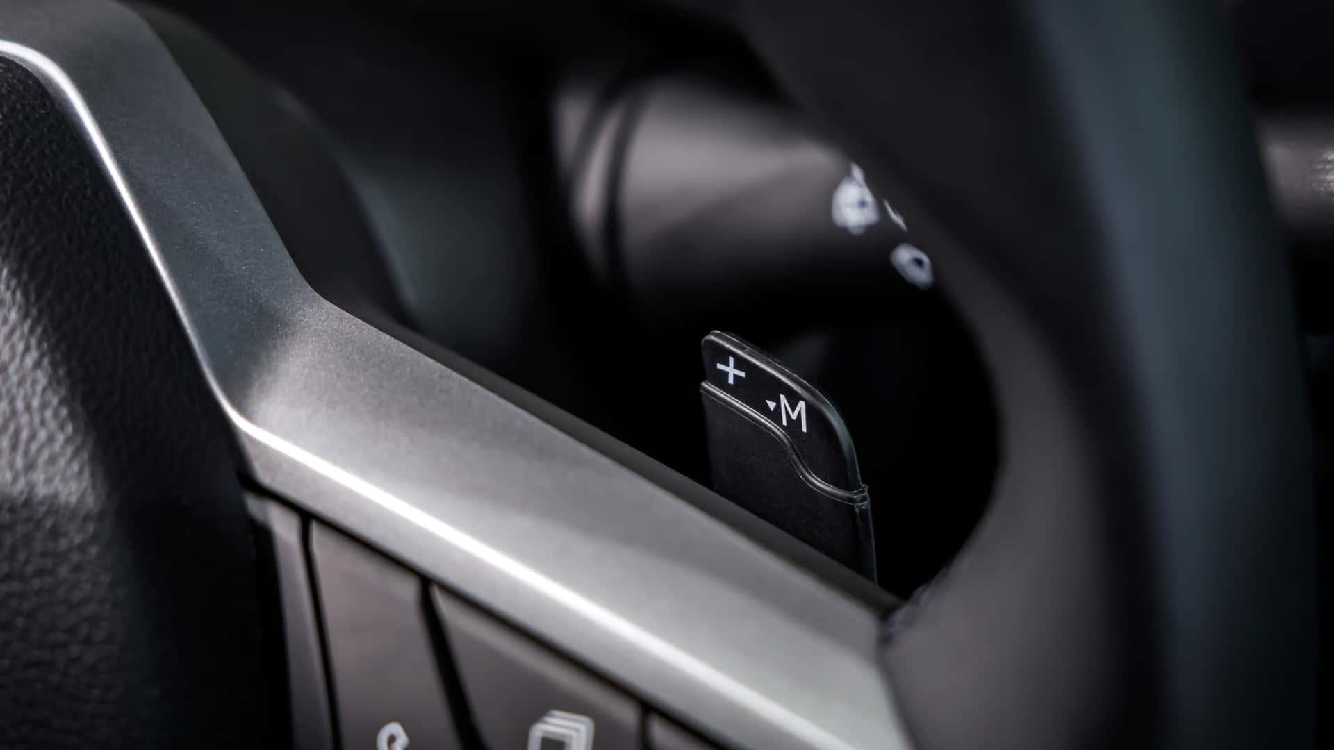 Вид сбоку с разных сторон Dacia Sandero Stepway Hybrid 2026