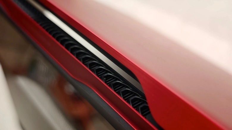 L'écran OLED Tandem 3K 14 pouces tactile du HP Limited Edition Scuderia Ferrari AI PC.