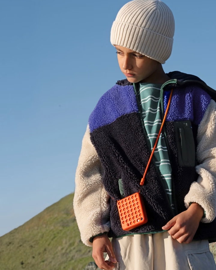 Freckle phone дітей на прогулянці