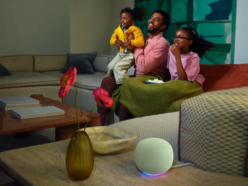Google Home Speaker with оновлене світлове кільце