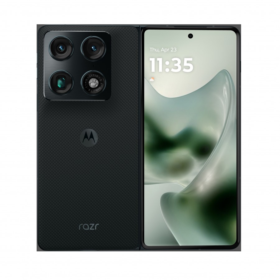 Loaded screens of Razr Fold