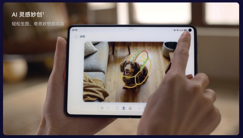 Huawei Pura X Max folded in unfolded state
