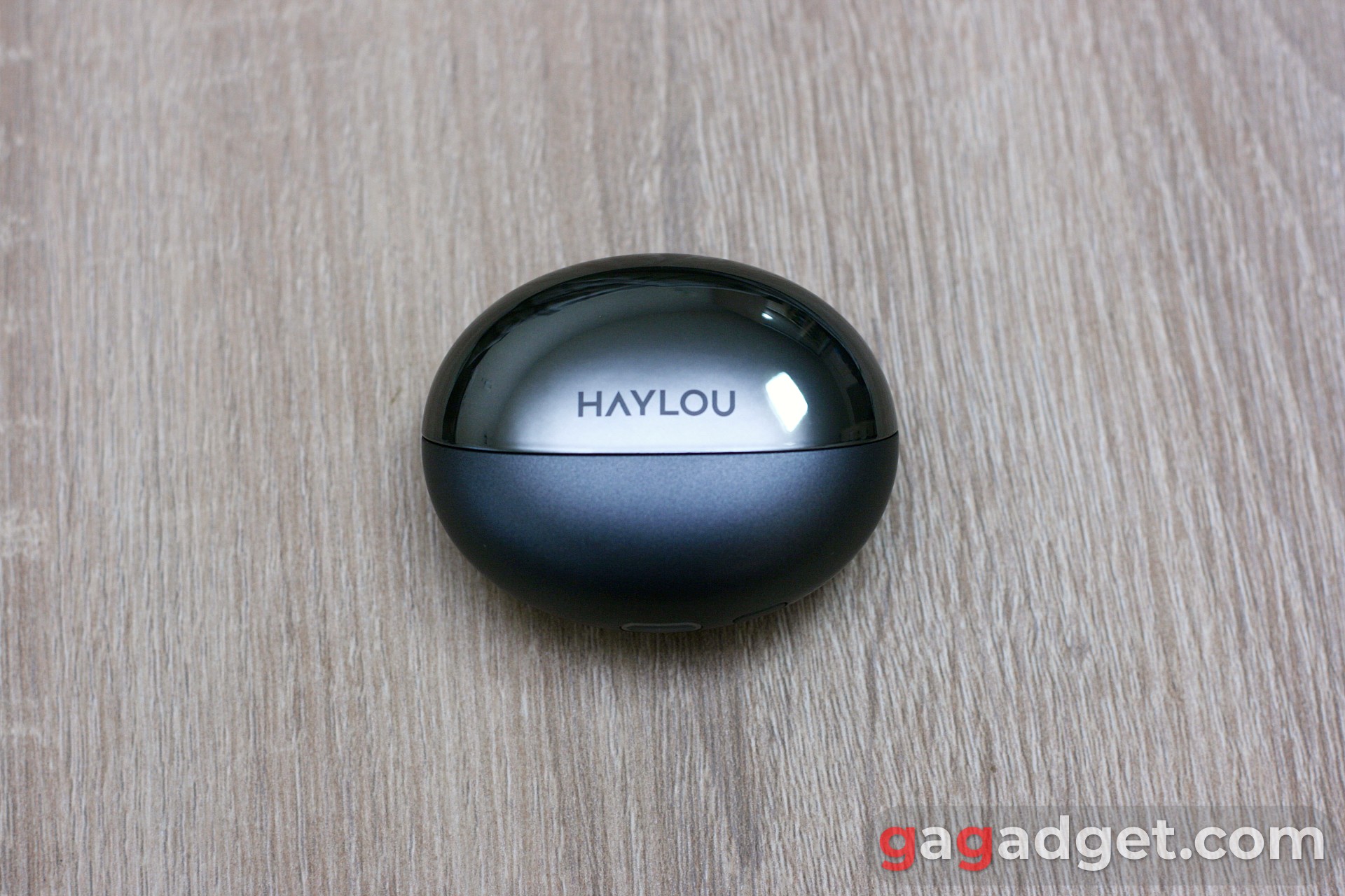 Haylou FlowBuds N55 - закритий зарядний бокс