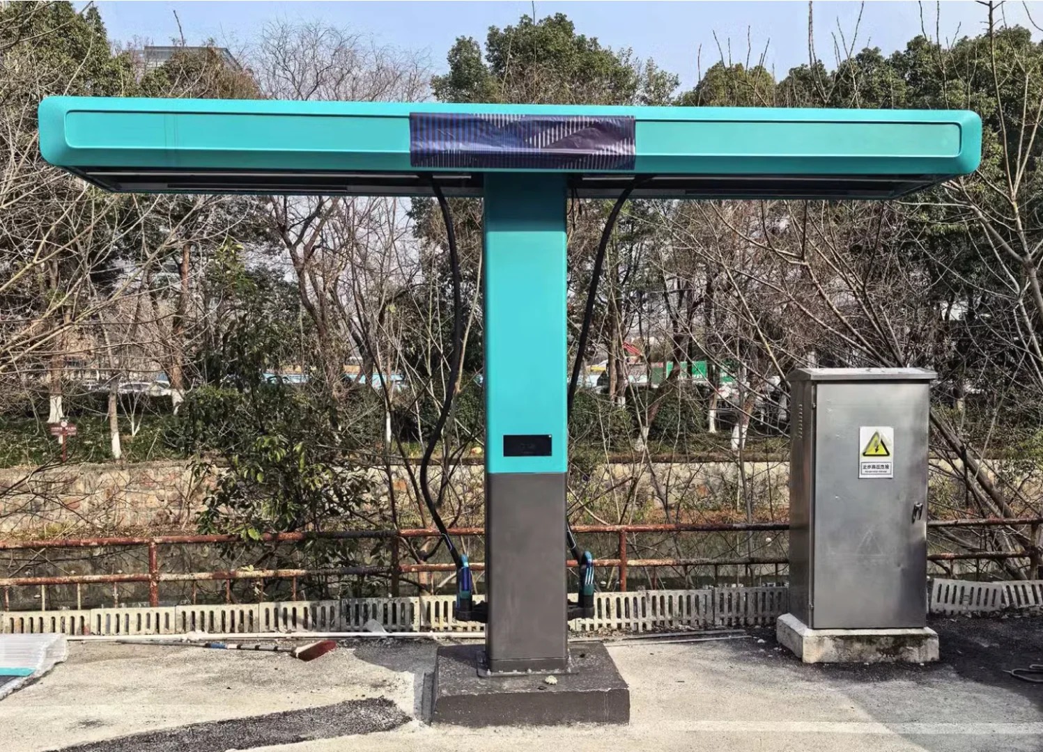 T-shaped BYD charging station