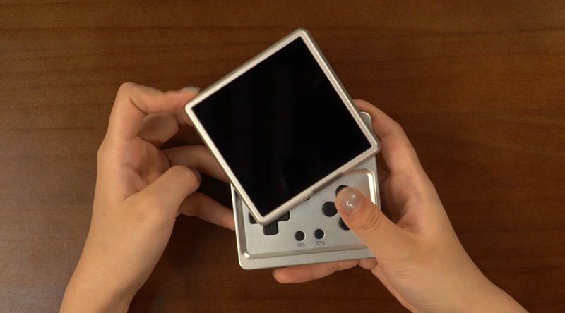 The RG Rotate closed (left) and open (right), showing the rotating hinge mechanism.