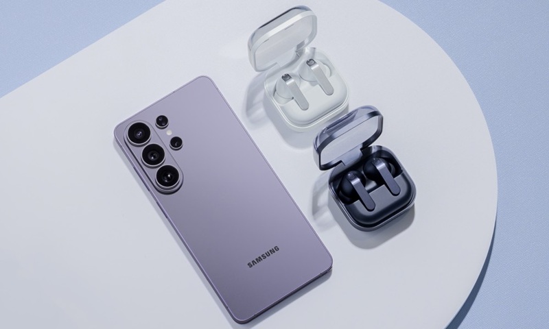 Updated charging case from Samsung Galaxy Buds 4