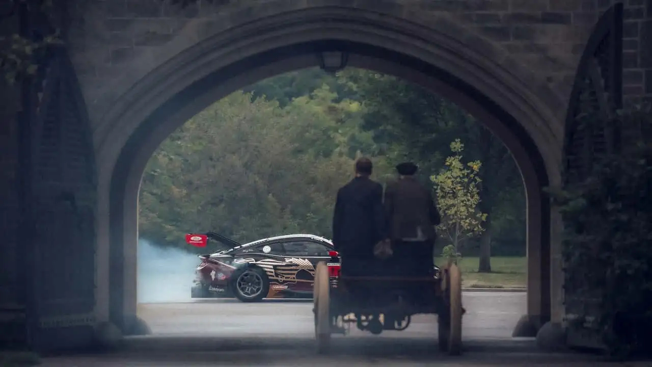 Світлова емблема 'Glow Pony' на Ford Mustang GT3