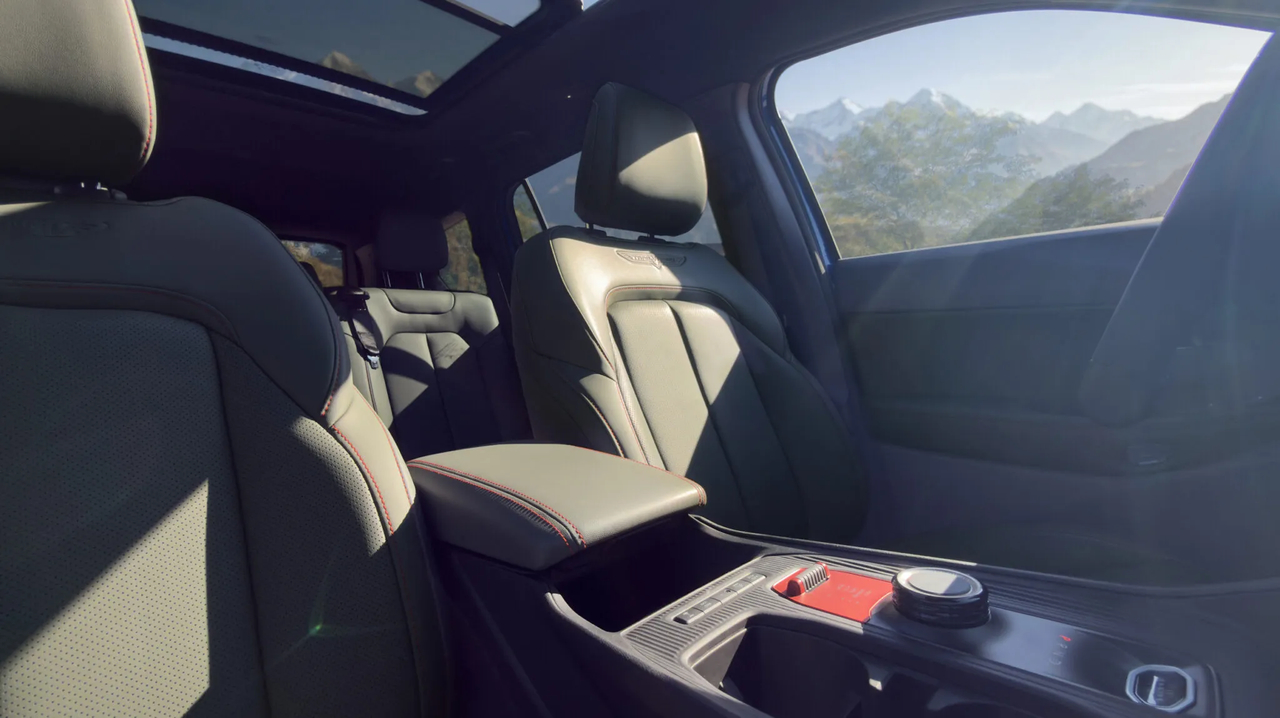 Jeep Cherokee Trailhawk задній вид