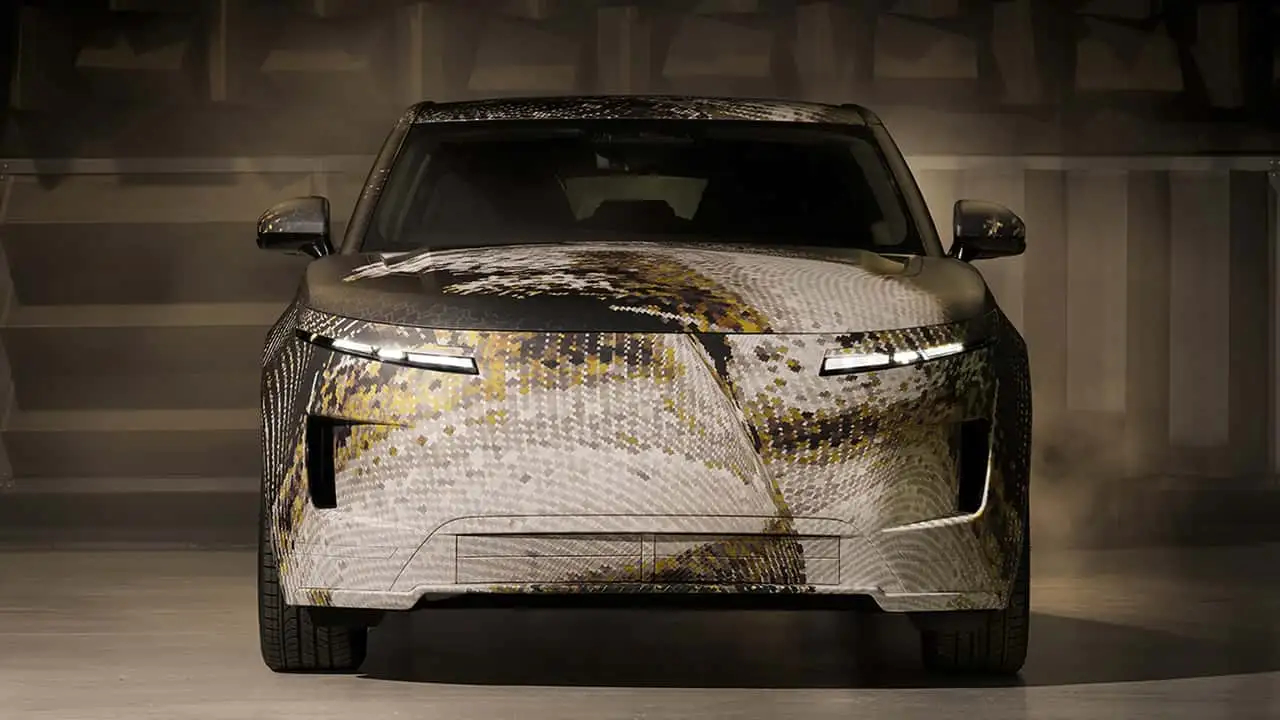 Вид на приборную панель Range Rover GT