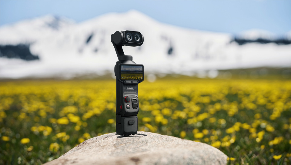 Вид на дисплей та управління камерою Insta360 Luna Ultra