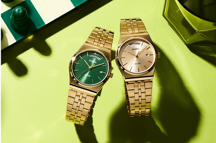 Les trois modèles Casio MTP-B146 : deux versions acier inoxydable et une version plaquée or.