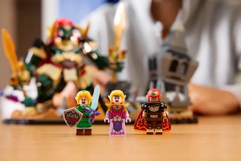 Фигуры LEGO в сборке