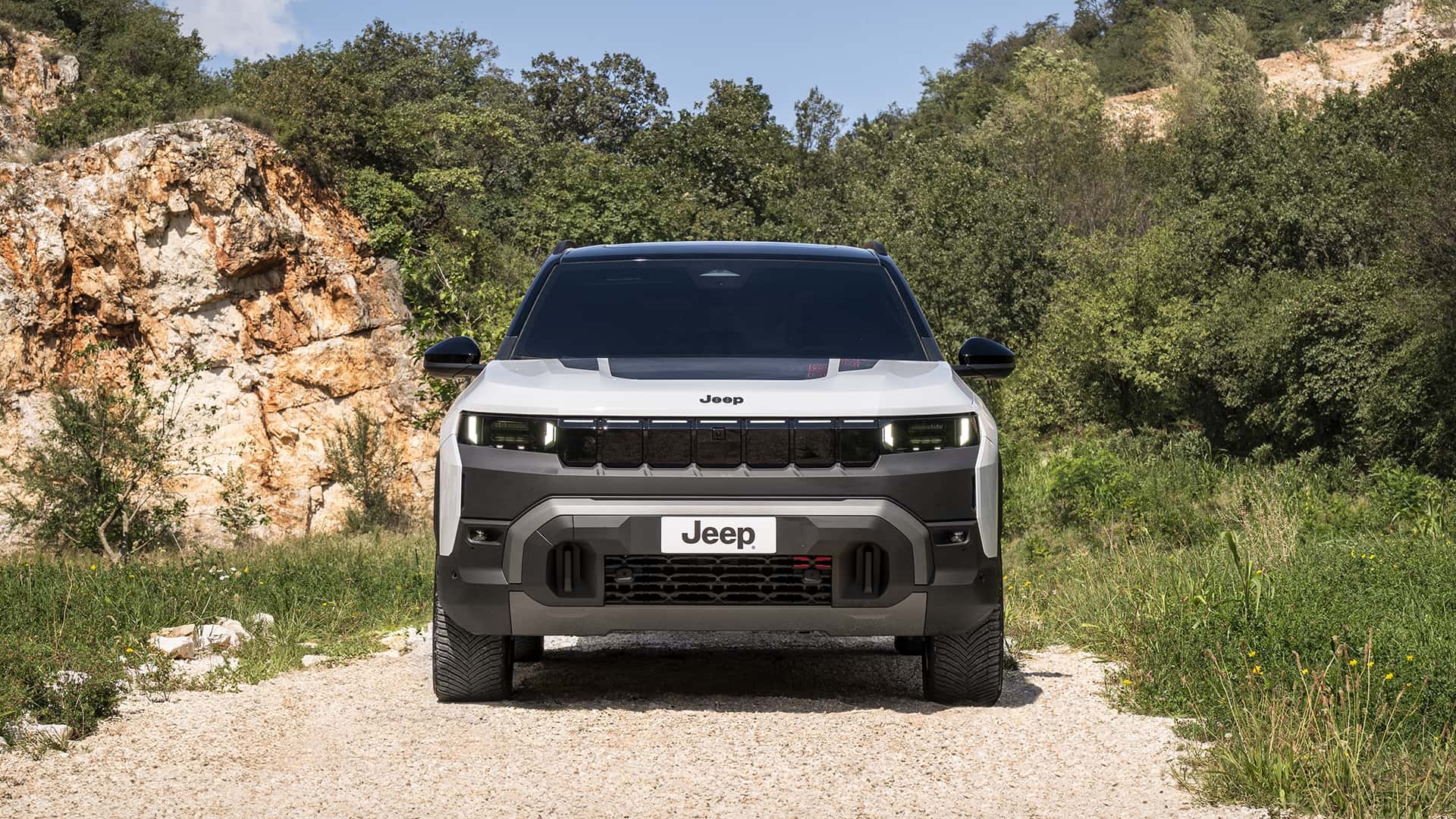 Jeep Compass 4xe 2026 - масштабный стиль