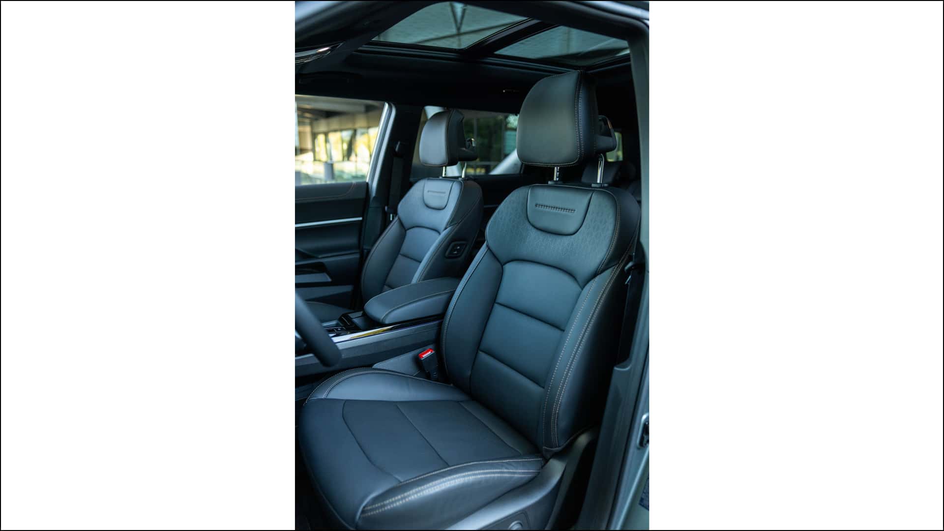 Seating arrangement of KGM Musso EV 2026 Black Edition