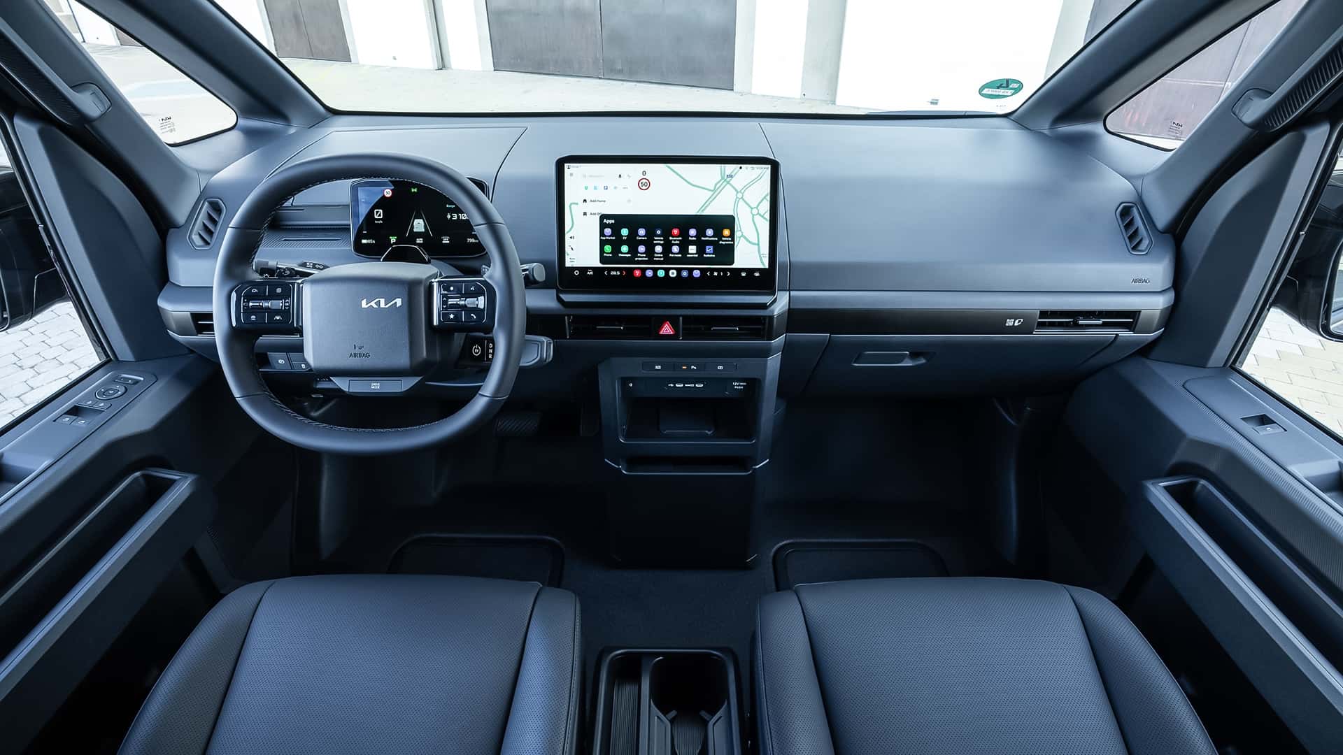 Екстер'єр Kia PV5 WAV під час вітряної погоди