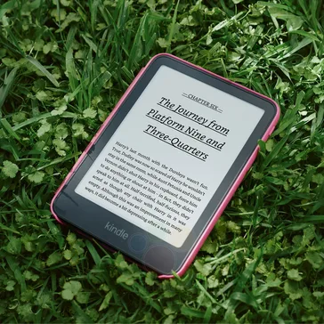 Kindle 12-го покоління з екраном врівень із рамкою