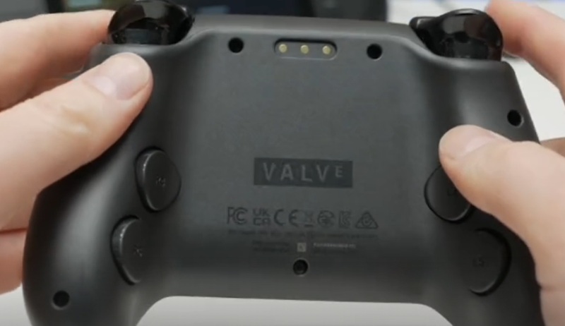 Фото контроллера Steam Controller 2