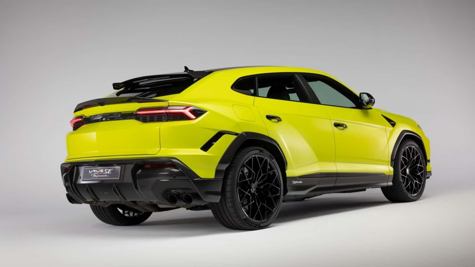 Lamborghini Urus SE Performante вигляд збоку