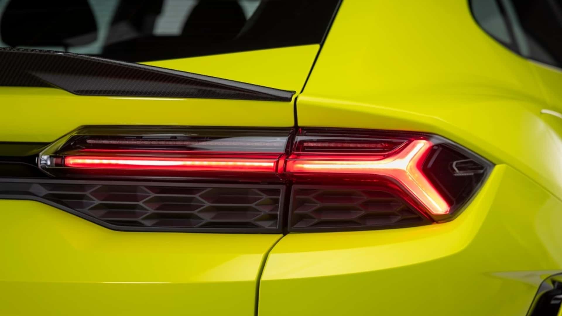 Lamborghini Urus SE Performante вигляд спереду зліва