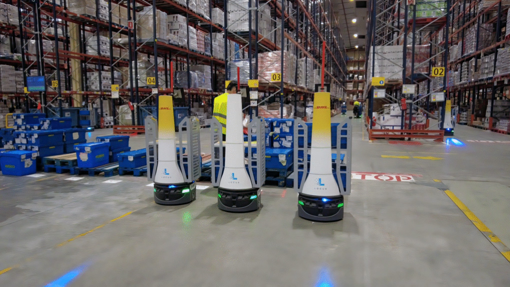 Логистические роботы Locus Robotics на складе DHL Supply Chain