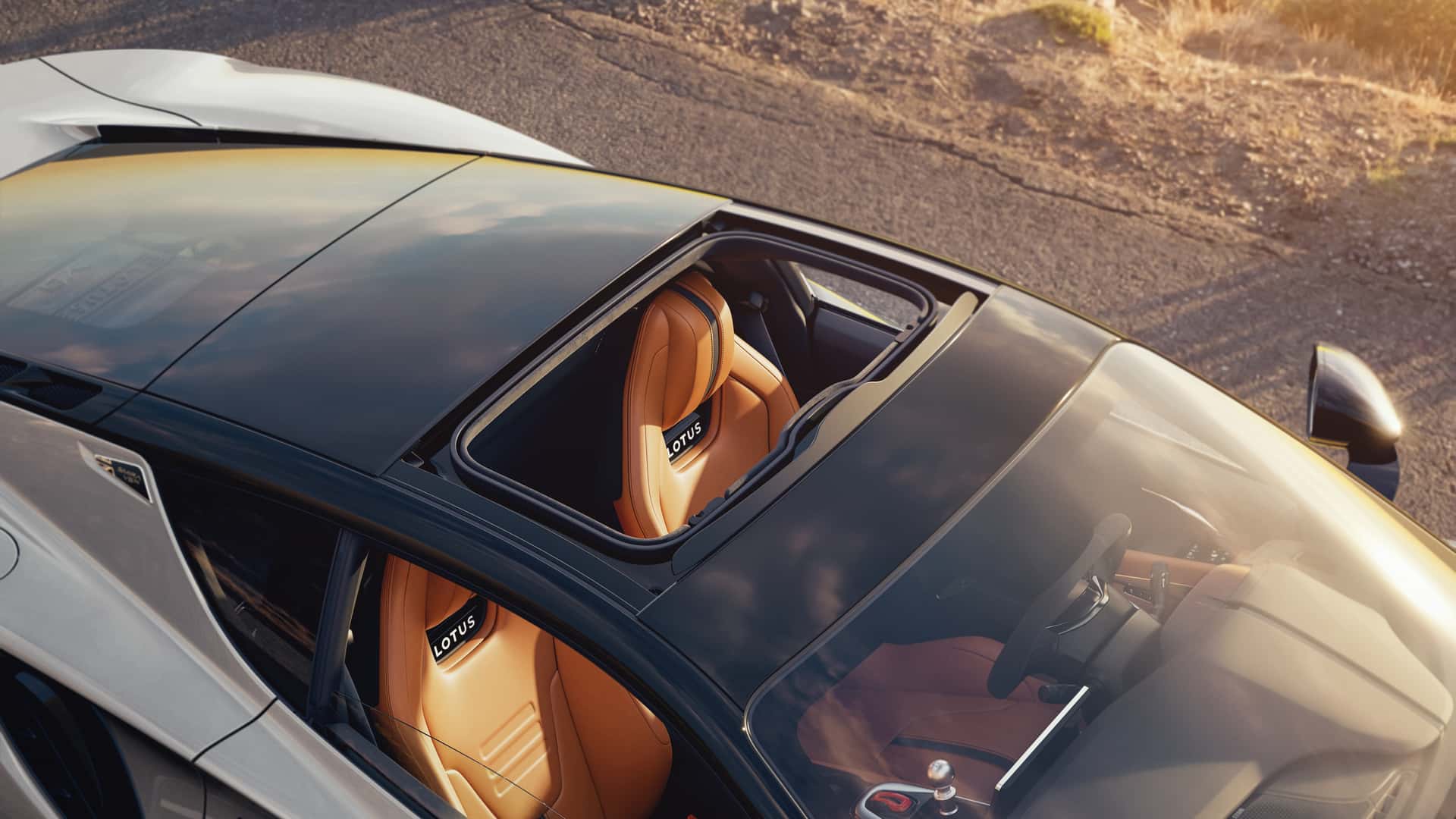 Съёмная крыша из тонированного стекла Lotus Emira 420 Sport