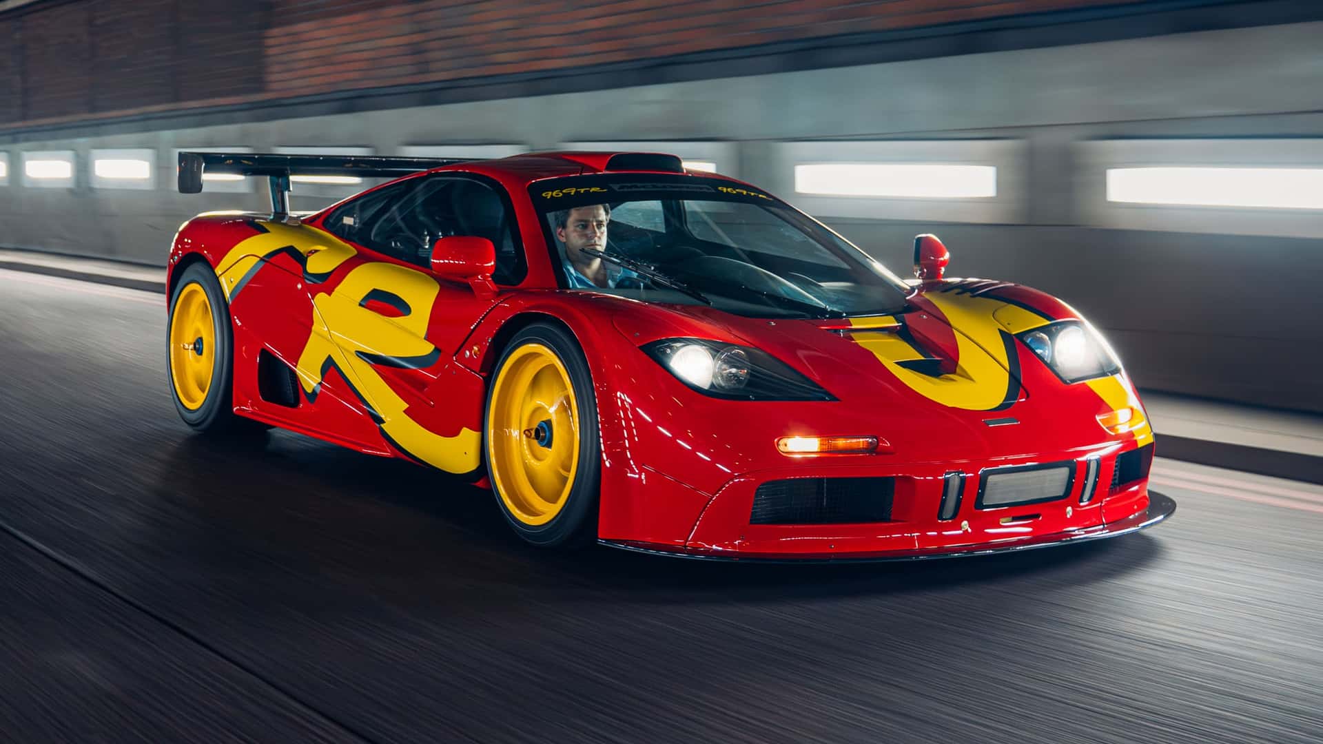 McLaren F1 GTR 1996 вид спереди