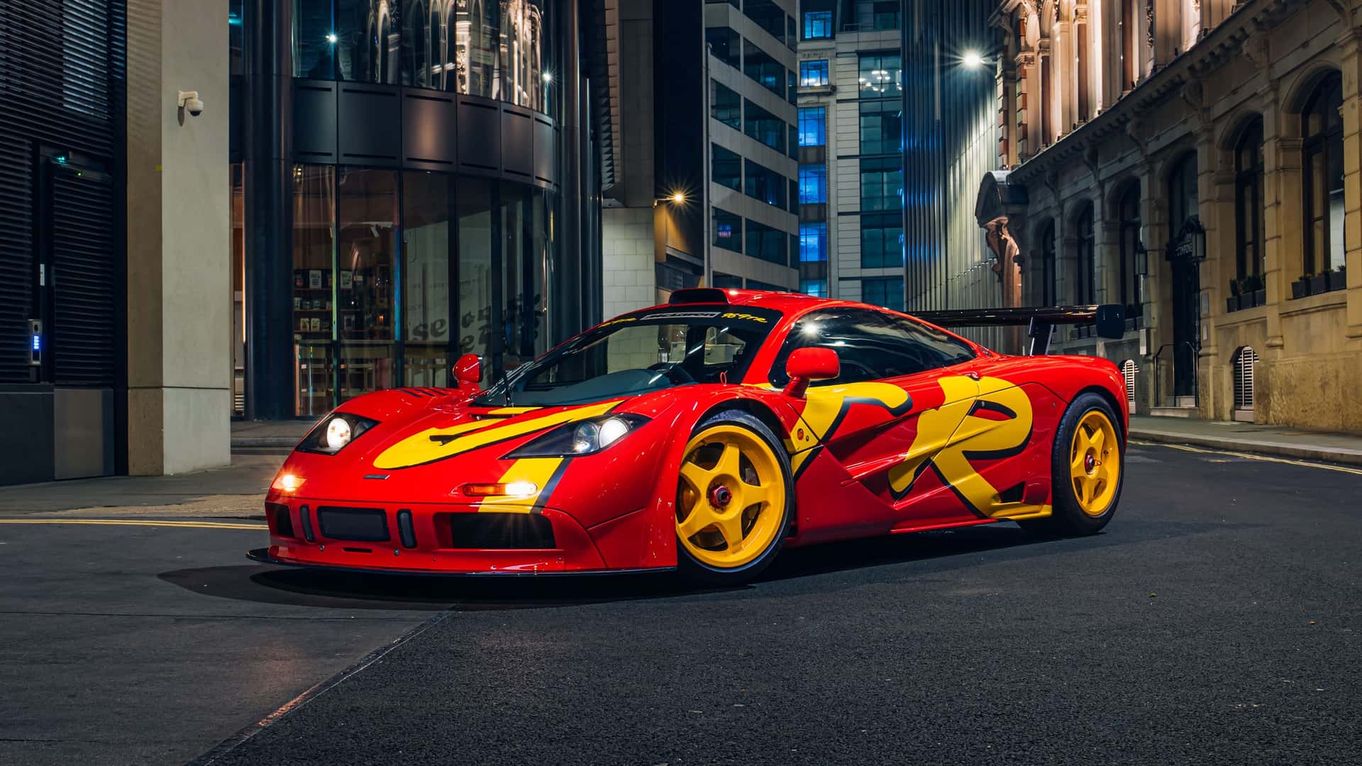 McLaren F1 GTR 1996 вид сбоку