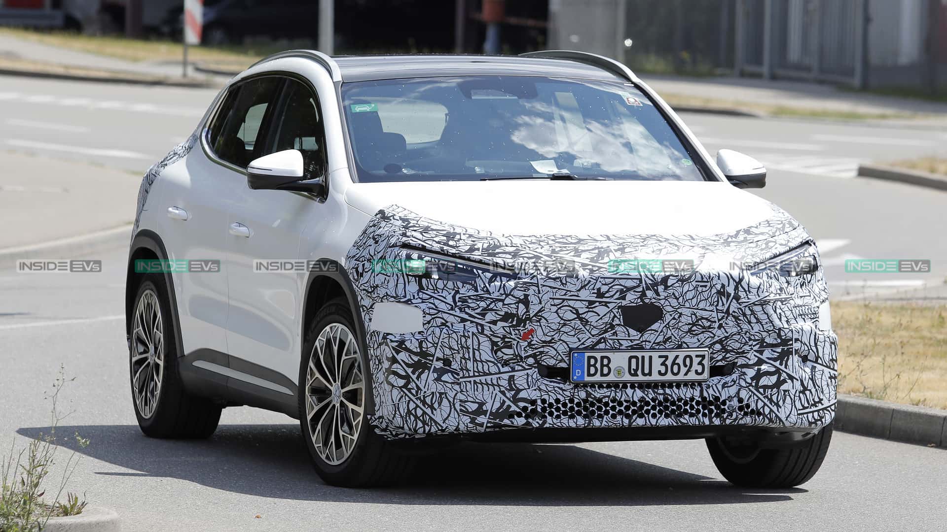 Прототип Mercedes GLA 2026 - другой ракурс