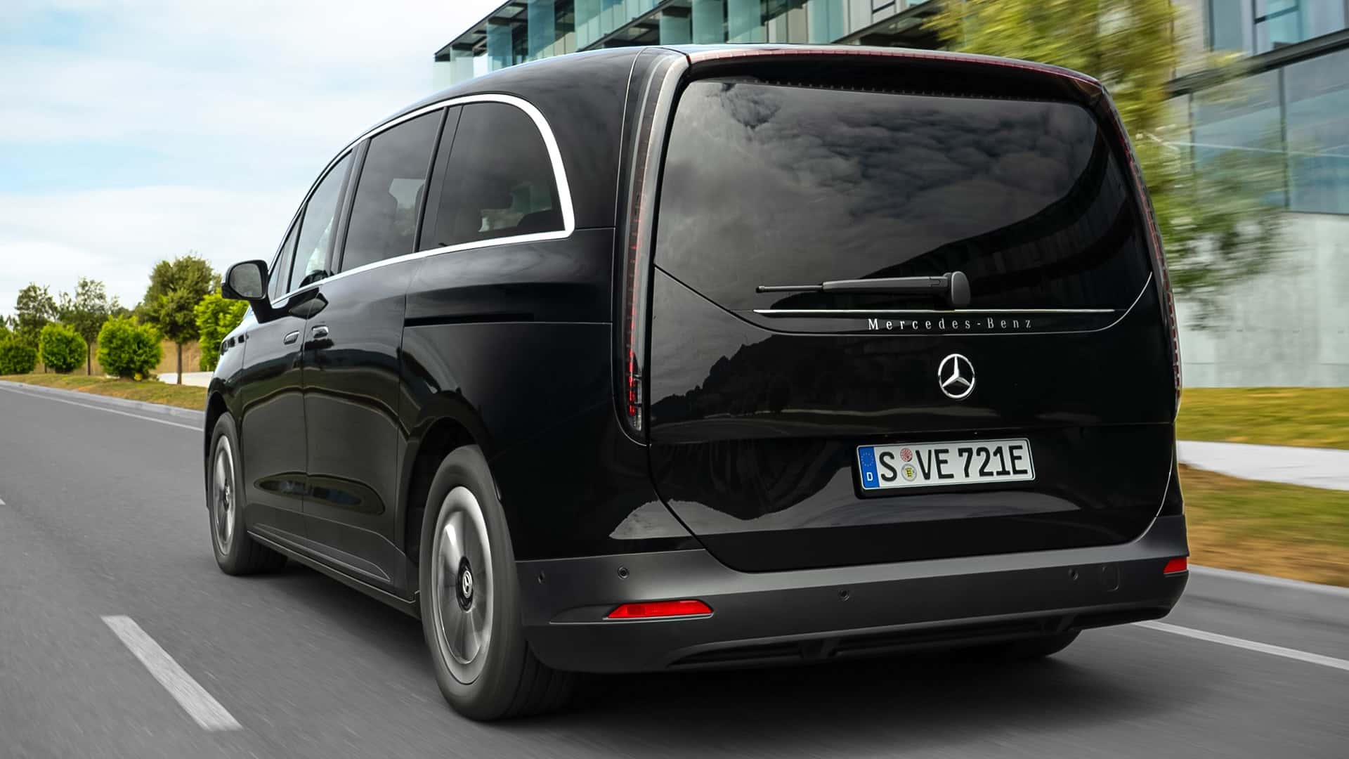 Динамичные формы Mercedes VLE 300