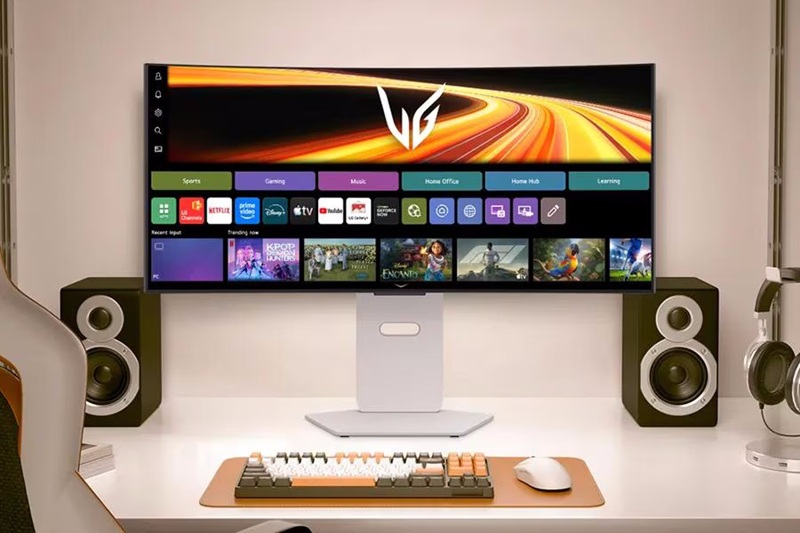 Vue de la connectique et du pied ergonomique blanc du moniteur.