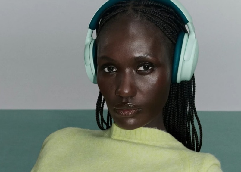 The Bose QuietComfort Headphones 2nd Gen feature a redesigned earcup with softer synthetic-leather pads.