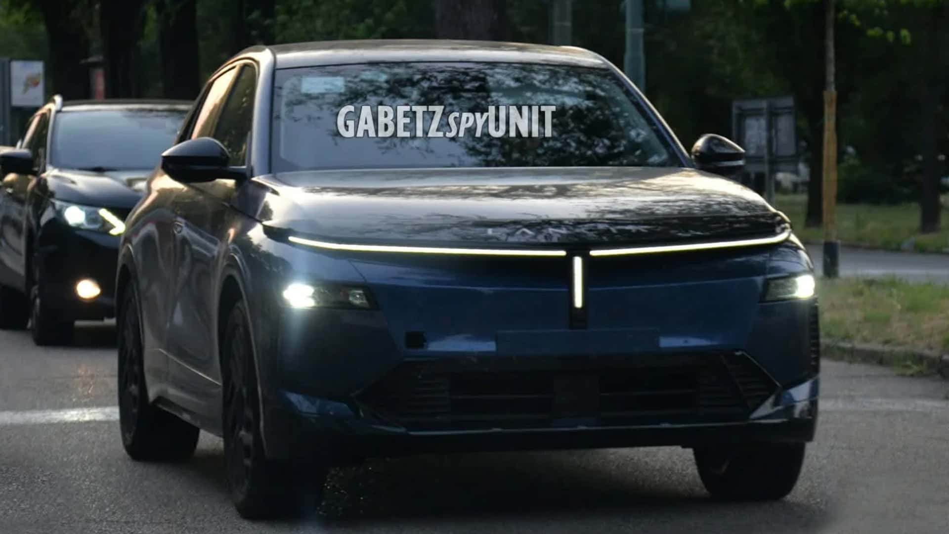 Прототип нової Lancia Gamma на дорозі