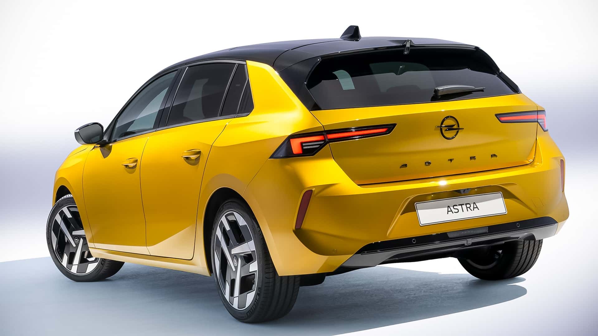 Передняя часть Opel Astra 2026