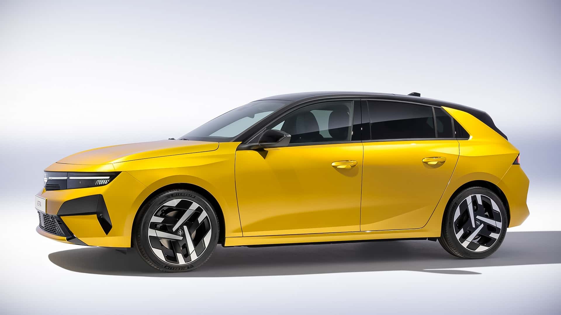 Новейший дизайн обтекаемых линий Opel Astra 2026