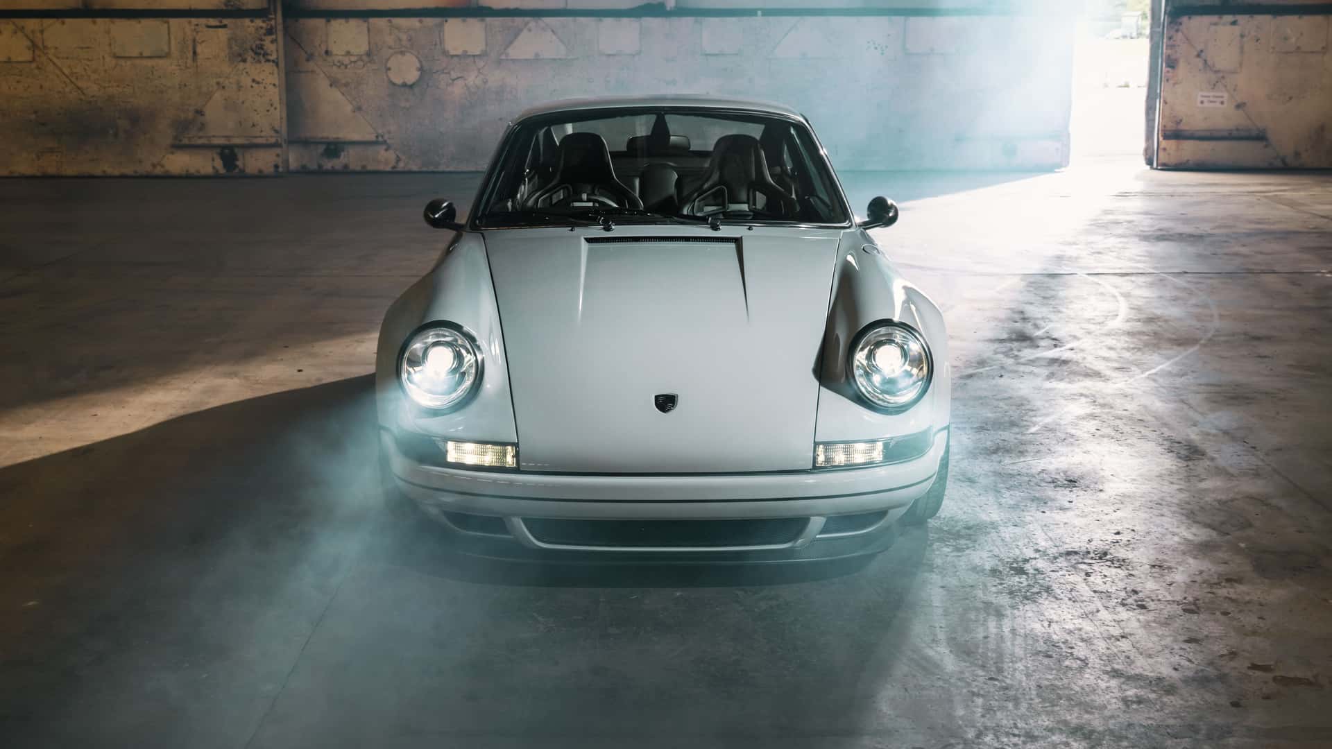 Рестомод Porsche 911 в цвете Grigio Crayon