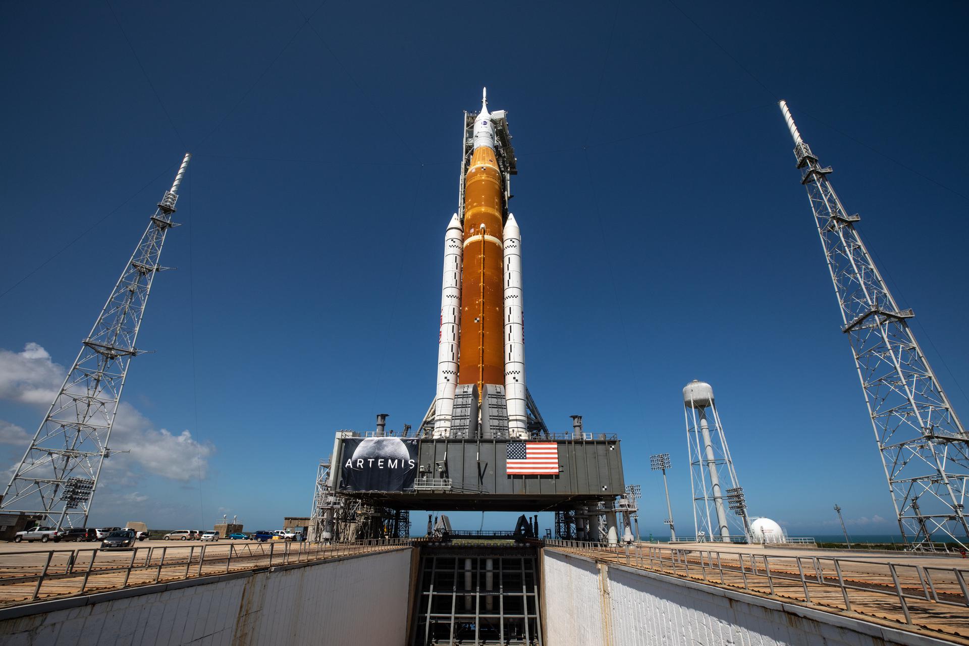 Ракета SLS на майданчику 39B