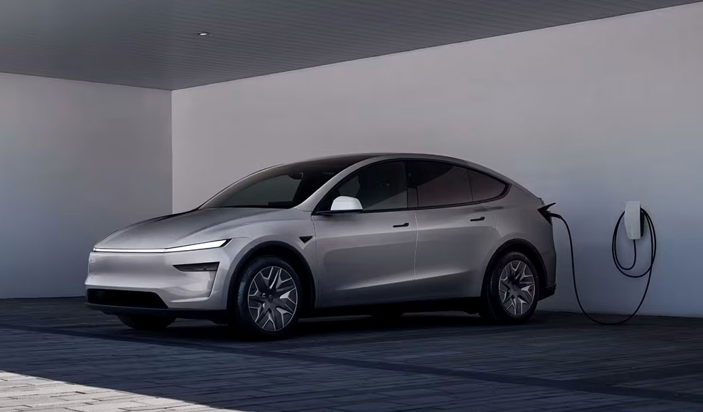 Tesla Model Y на зарядці