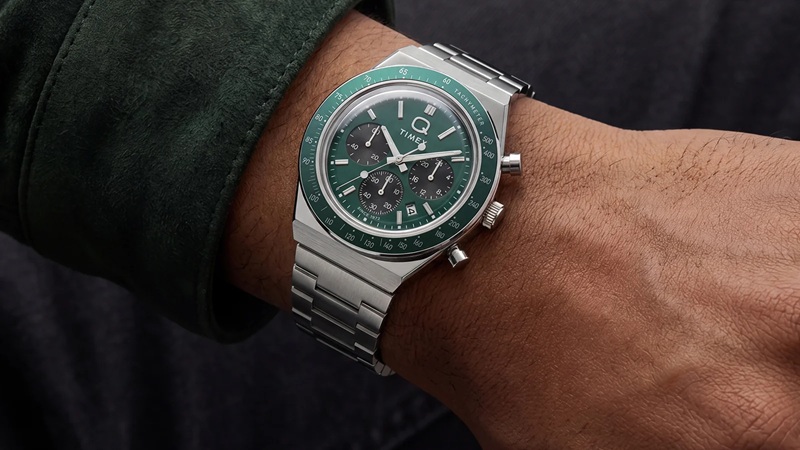 Timex Q Chronograph модель з кремовим циферблатом