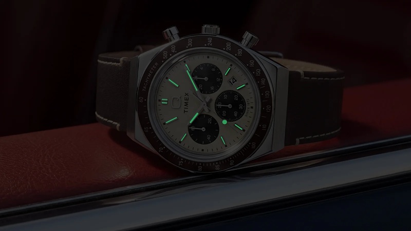 Timex Q Chronograph годинники вид спереду