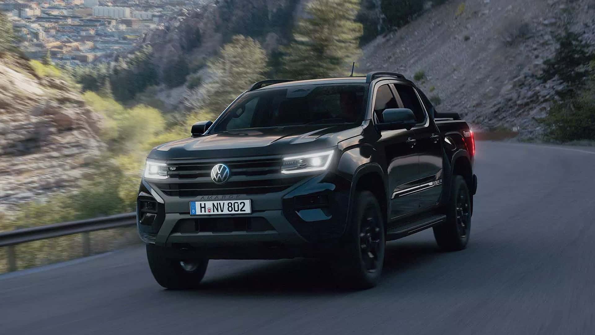 Боковой вид Volkswagen Amarok Dark Label