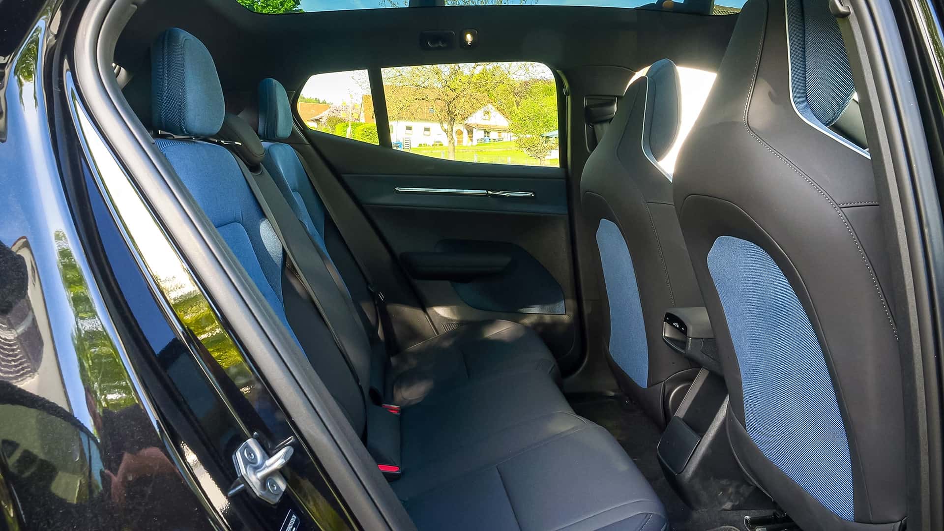 Кермо Volvo EX30
